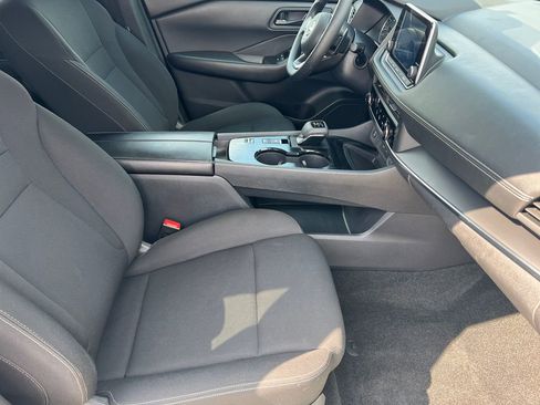 Used 2024 Nissan Rogue S FWD image 7