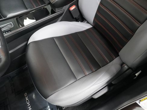 Used 2021 Nissan Kicks SR w/ SR Premium Package image 11