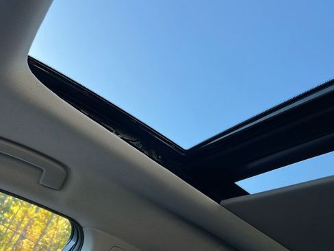 Used 2023 Nissan Pathfinder SV w/ SV Premium Package image 25