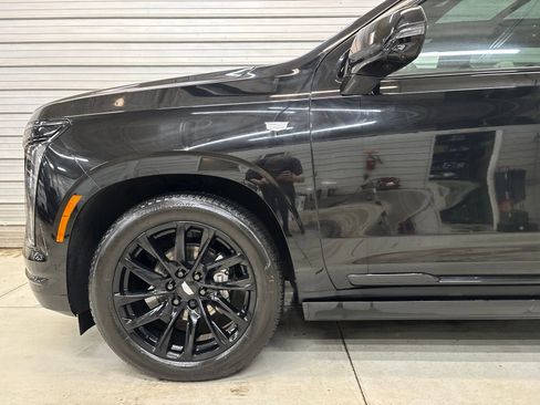 Used 2025 Cadillac Escalade Sport Platinum image 4