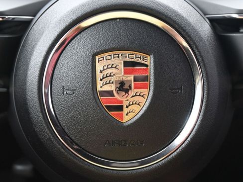 Used 2025 Porsche Macan image 23