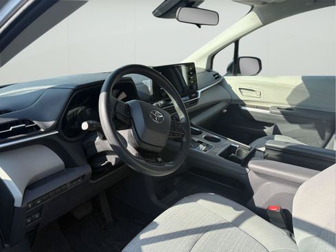 Used 2022 Toyota Sienna LE AWD/4WD image 8