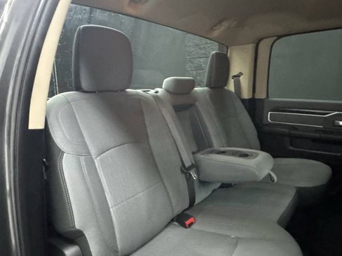 Used 2019 RAM 2500 Big Horn RWD image 32