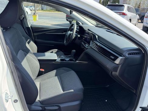 Used 2025 Toyota Camry LE image 12