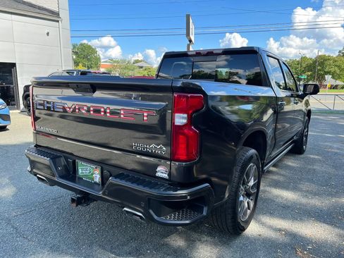Used 2021 Chevrolet Silverado 1500 High Country w/ Technology Package AWD/4WD image 4