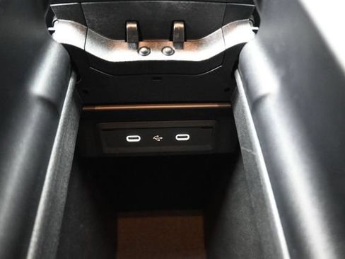 Used 2025 Mercedes-Benz EQB 300 4MATIC image 9