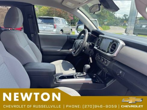 Used 2022 Toyota Tacoma SR5 w/ SR5 Appearance Package (SM) AWD/4WD image 17