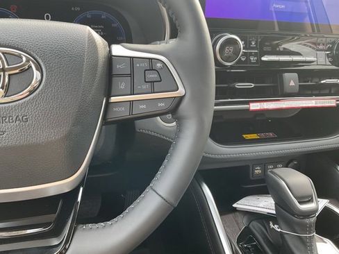 New 2026 Toyota Highlander Platinum image 29
