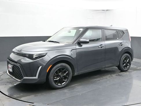 Used 2025 Kia Soul LX w/ LX Technology Package FWD image 5