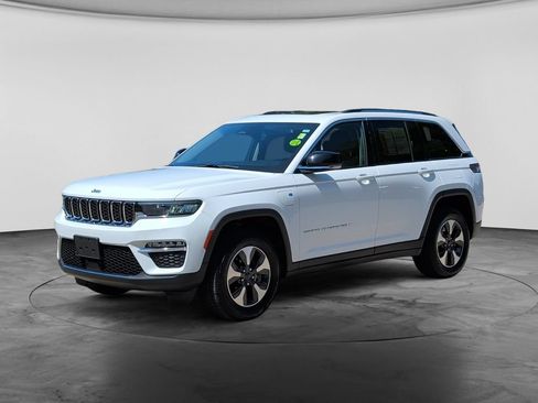 Used 2023 Jeep Grand Cherokee 4WD 4xe image 3