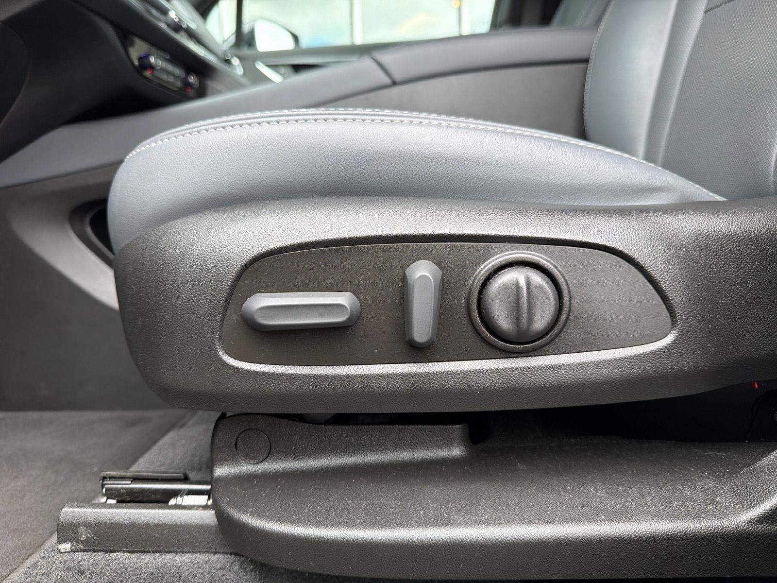 Used 2023 Buick Enclave Essence FWD image 15