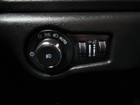 Used 2025 Chrysler Pacifica Limited FWD image 14