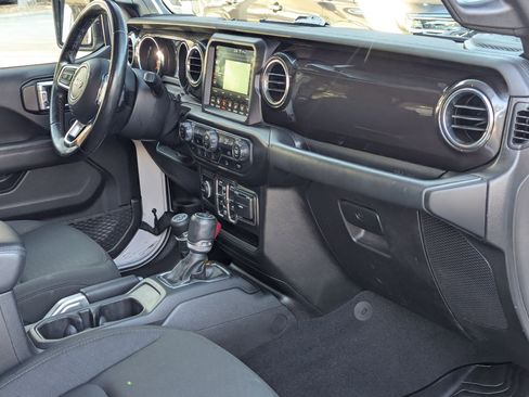 Used 2019 Jeep Wrangler Unlimited Sahara image 29