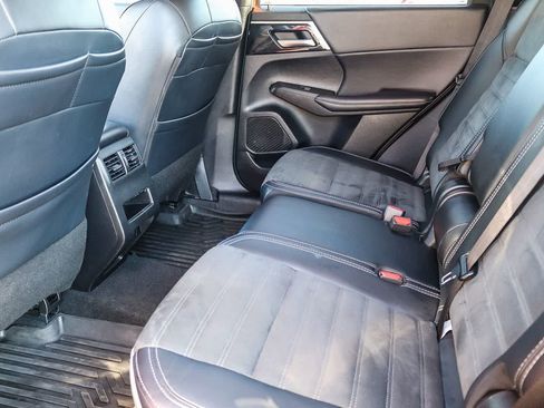 Used 2024 Mitsubishi Outlander SE AWD/4WD image 18