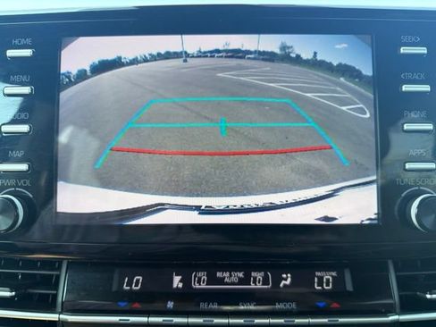 Used 2021 Toyota Sienna XLE FWD image 33
