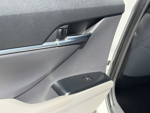 Used 2018 Toyota Camry SE w/ Moonroof Package FWD image 21
