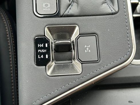 Used 2025 Lexus GX 550 w/ Accessory Package (2T) AWD/4WD image 38