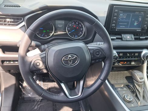 Used 2021 Toyota RAV4 XLE Premium AWD/4WD image 18