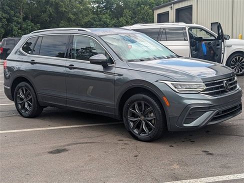 Used 2022 Volkswagen Tiguan SE image 3