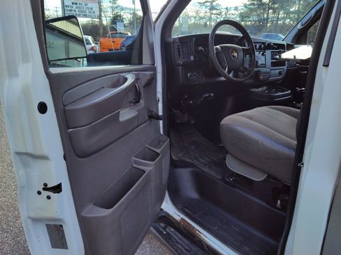 Used 2012 Chevrolet Express 3500 image 11