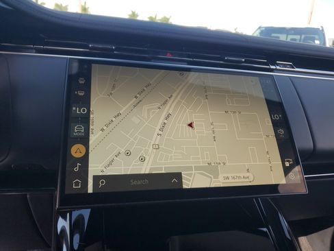 Used 2024 Land Rover Range Rover Sport SE image 10