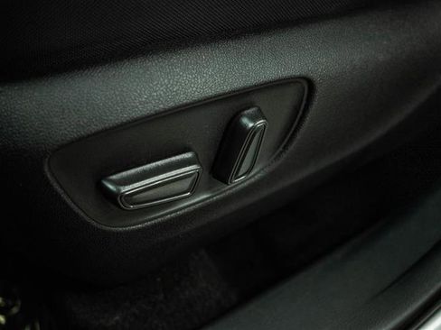 Used 2024 Toyota Highlander LE image 17