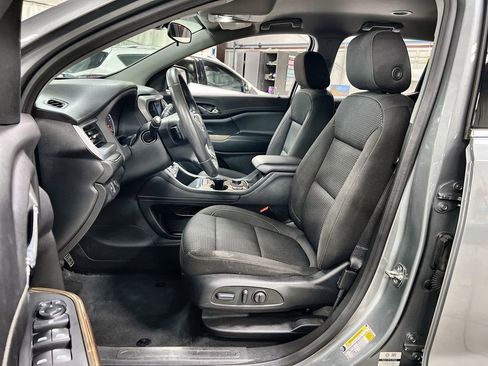 Used 2023 GMC Acadia SLE w/ Driver Convenience Package image 12