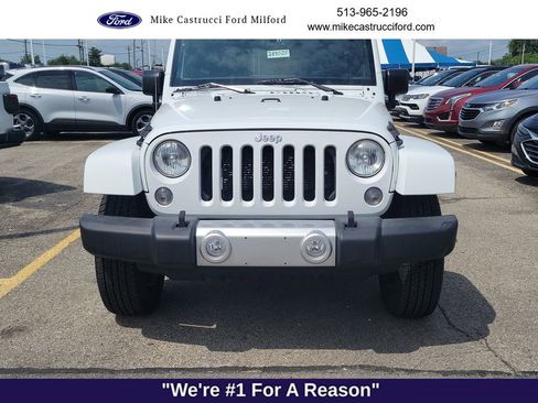 Used 2015 Jeep Wrangler Unlimited Sahara w/ Connectivity Group AWD/4WD image 8