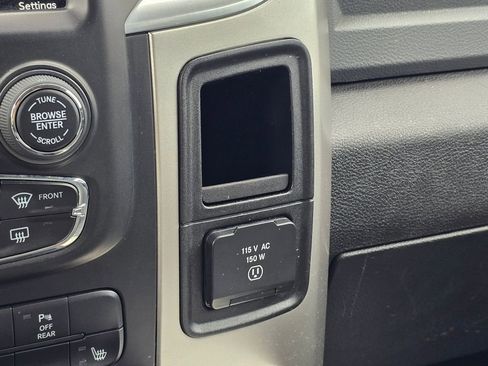 Used 2020 RAM 1500 Classic SLT w/ Luxury Group image 32