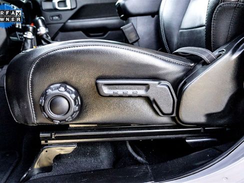 Used 2023 Jeep Wrangler Unlimited Sahara image 12