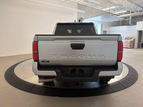Certified 2025 Toyota Tacoma SR5 AWD/4WD image 4