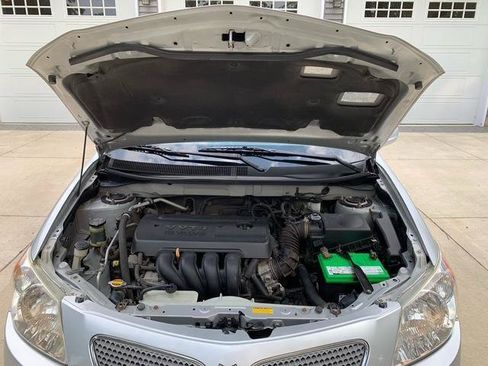 Used 2006 Pontiac Vibe w/ Sport Package FWD image 27