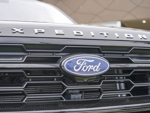 Used 2025 Ford Expedition Active RWD image 11
