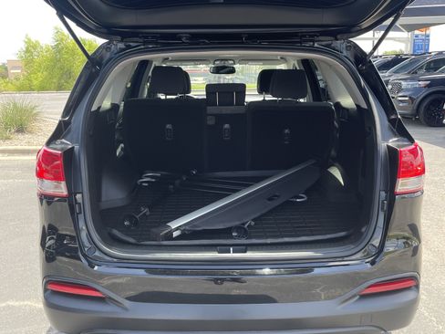 Used 2017 Kia Sorento L FWD image 11