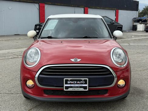 Used 2018 MINI Cooper 4-Door Hardtop FWD image 2