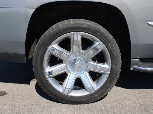 Used 2018 Cadillac Escalade Premium Luxury image 39