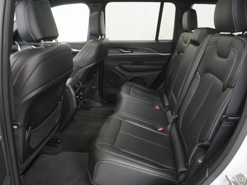 Certified 2024 Jeep Grand Cherokee Limited image 22