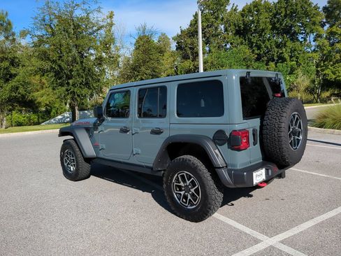 Used 2025 Jeep Wrangler Unlimited Rubicon AWD/4WD image 5
