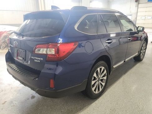 Used 2017 Subaru Outback 3.6R Touring image 7