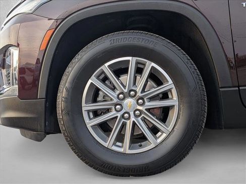 Certified 2023 Chevrolet Traverse LT w/ Rear Camera Mirror Package image 24