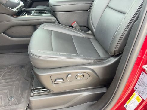 Used 2025 GMC Yukon Denali w/ Sun & Power Step Package image 14