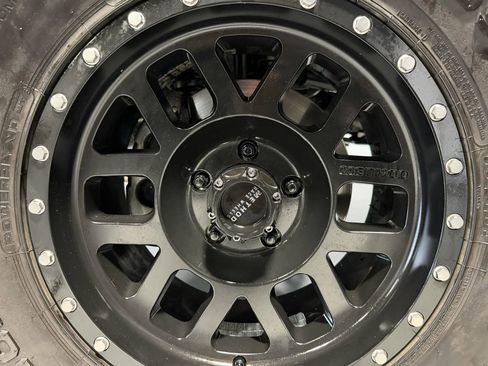 Used 2015 Jeep Wrangler Unlimited Rubicon w/ Connectivity Group AWD/4WD image 13