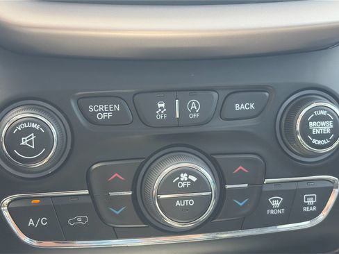 Used 2017 Jeep Cherokee Limited AWD/4WD image 22