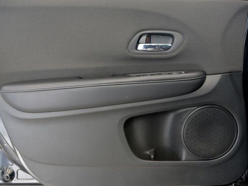 Used 2019 Honda HR-V LX image 14