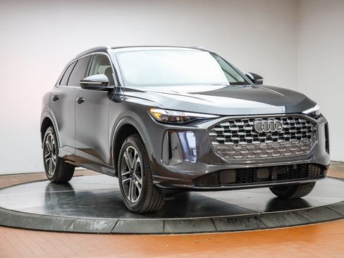 Certified 2025 Audi Q5 2.0T Premium Plus w/ Premium Plus image 3