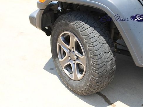 Used 2018 Jeep Wrangler Unlimited Sport S AWD/4WD image 9