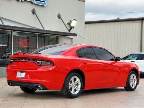 Used 2018 Dodge Charger SXT RWD image 4