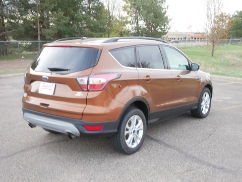 Used 2017 Ford Escape SE w/ Equipment Group 201A AWD/4WD image 5
