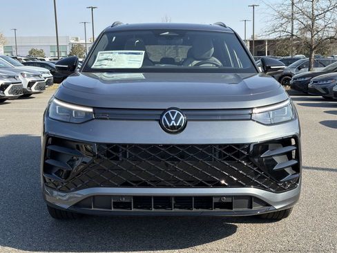 New 2026 Volkswagen Tiguan SE R-Line FWD image 8