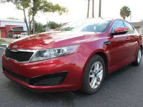 Used 2011 Kia Optima LX w/ Convenience Pkg FWD image 2